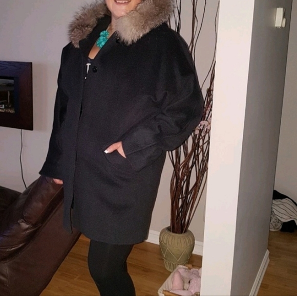 Mallia Wool and Cashmere Designer Coat - Picture 7 of 11